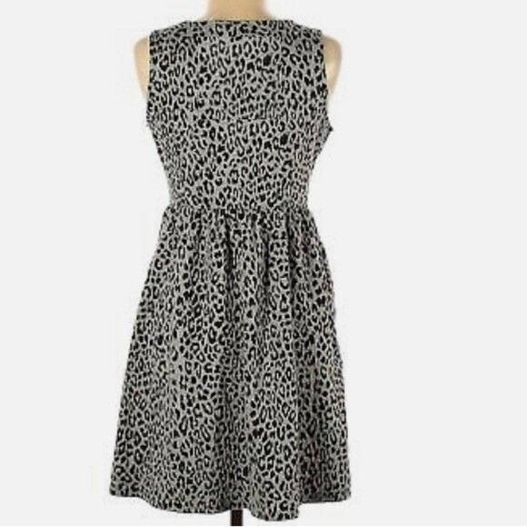 Apt 9 gray leopard print fit and flare dress with pockets size XS - Picture 3 of 6